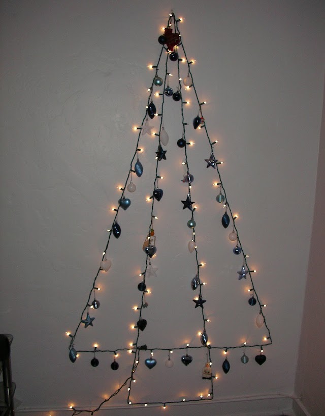 lights in shape of Christmas tree
